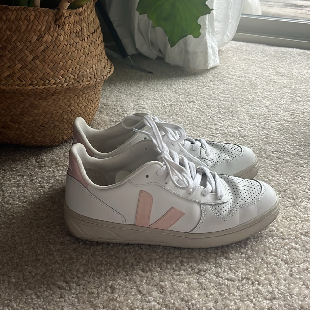 Veja RARE white and pink leather sneaker size 9 - Picture 6 of 8